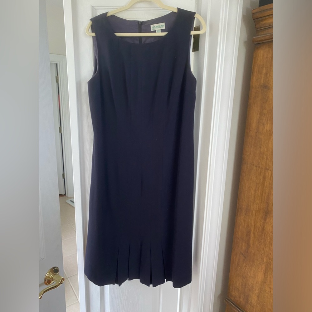 Austin Reed size 14 NWOT navy blue bottom front pleated